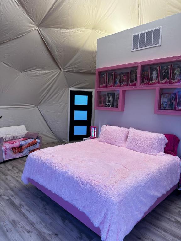 Postel nebo postele na pokoji v ubytování Nude Glamping Dome