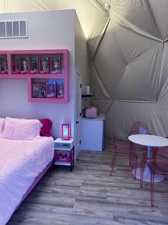 Postel nebo postele na pokoji v ubytování Nude Glamping Dome