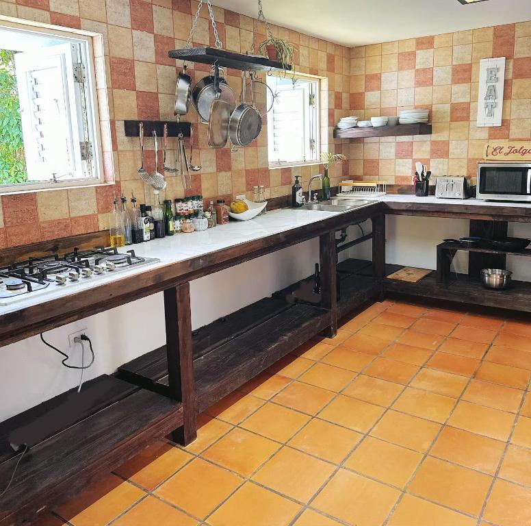 a kitchen with a long wooden counter in a kitchen at Hacienda Verde Luz La Casona in La Jurado