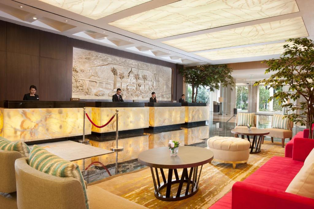 Posezení v ubytování Crowne Plaza Bandung by IHG