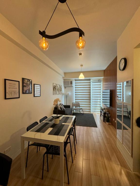 Fotografie z fotogalerie ubytování K&K The Modern Crib at Holland Park Condo Southwoods City v destinaci Biñan