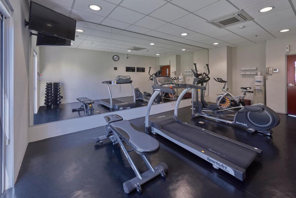 Fitness centrum a/nebo fitness zařízení v ubytování City Express by Marriott Queretaro