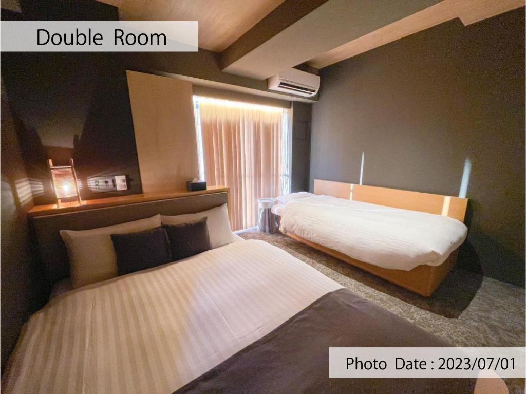 Postel nebo postele na pokoji v ubytování HOTEL TOMOS ASAKUSA