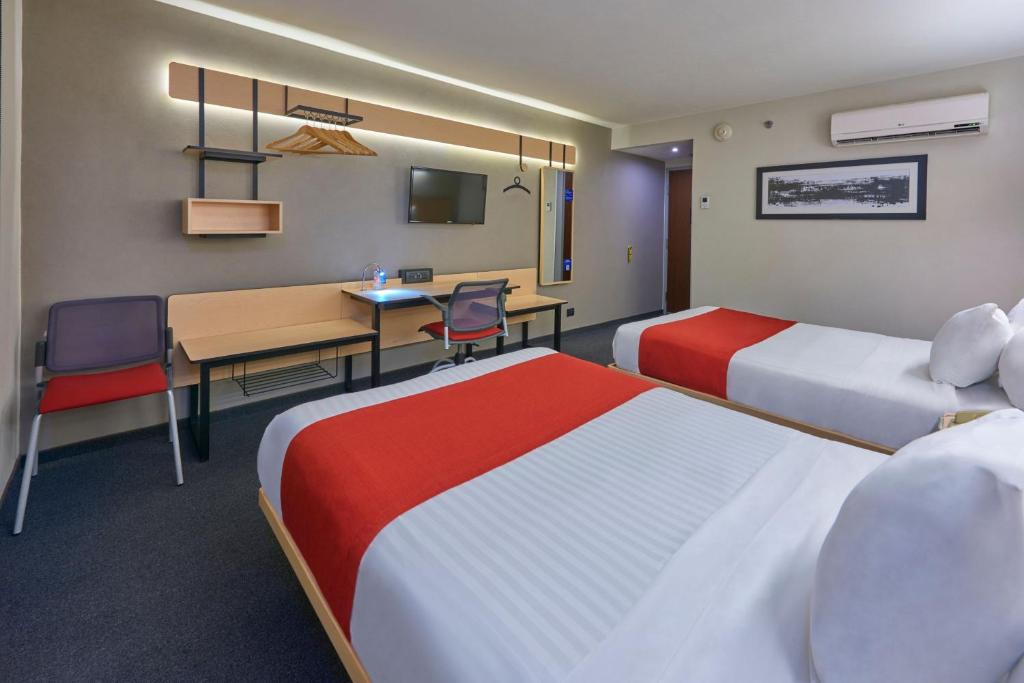 Postel nebo postele na pokoji v ubytování City Express by Marriott Tijuana Rio
