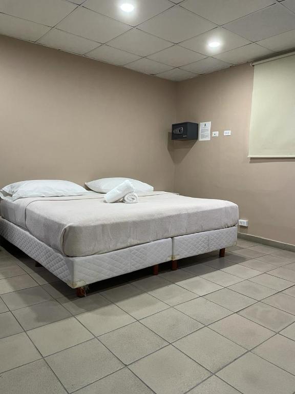 Voodi või voodid majutusasutuse Hostal EL Prado toas