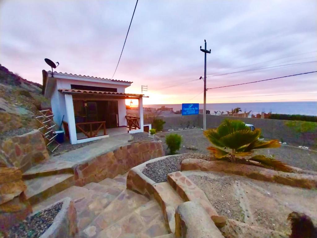 a small chapel with a view of the desert at Casuarinas del Mar Hospedaje Habitacion Cerro 1 in Canoas De Punta Sal