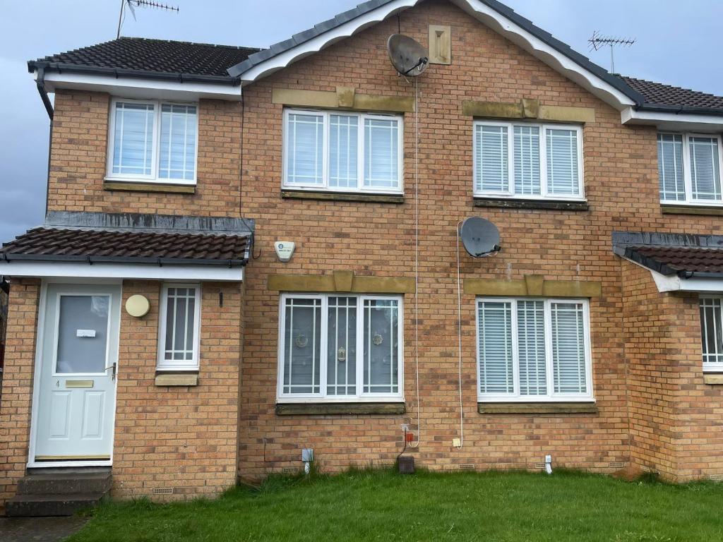 a brick house with a white door and windows at 3-Bedrooms House in Thornliebank Glasgow in Mansewood