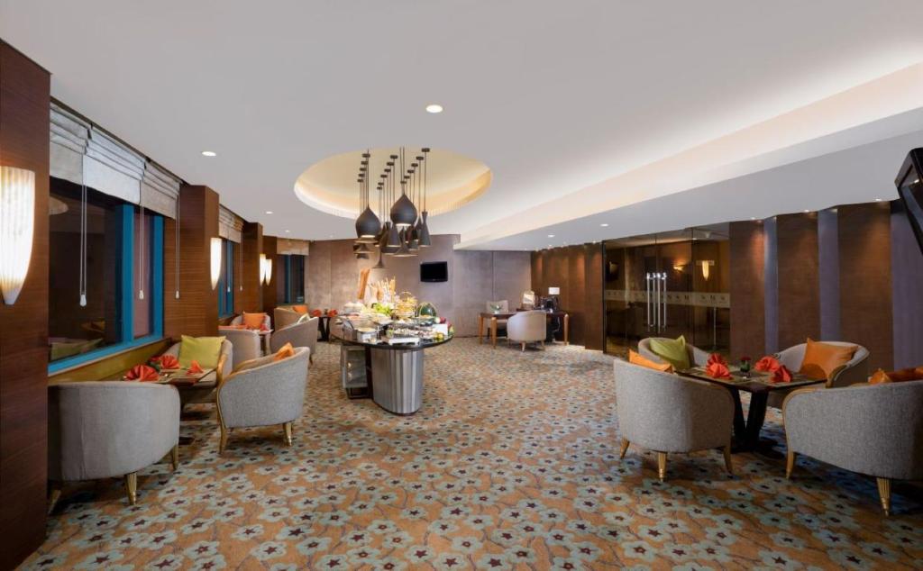 Posezení v ubytování Hotel Ciputra Semarang managed by Swiss-Belhotel International