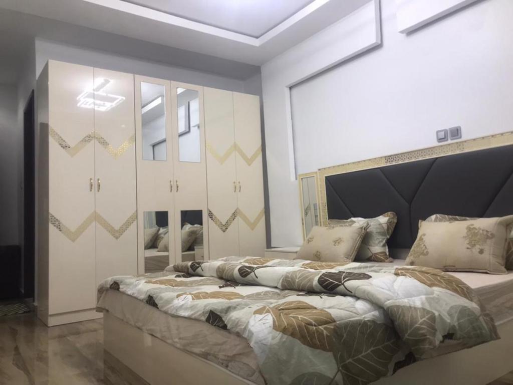 Kama o mga kama sa kuwarto sa Cozy Appartement Dakar