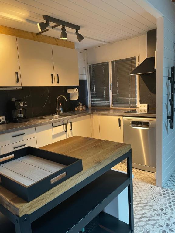 Kuchyň nebo kuchyňský kout v ubytování Chalet 9 La Boverie