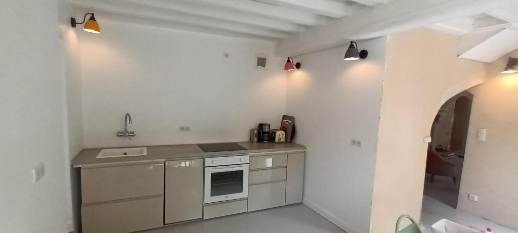 Kuchyň nebo kuchyňský kout v ubytování Gîte l'Echauguette du Perche