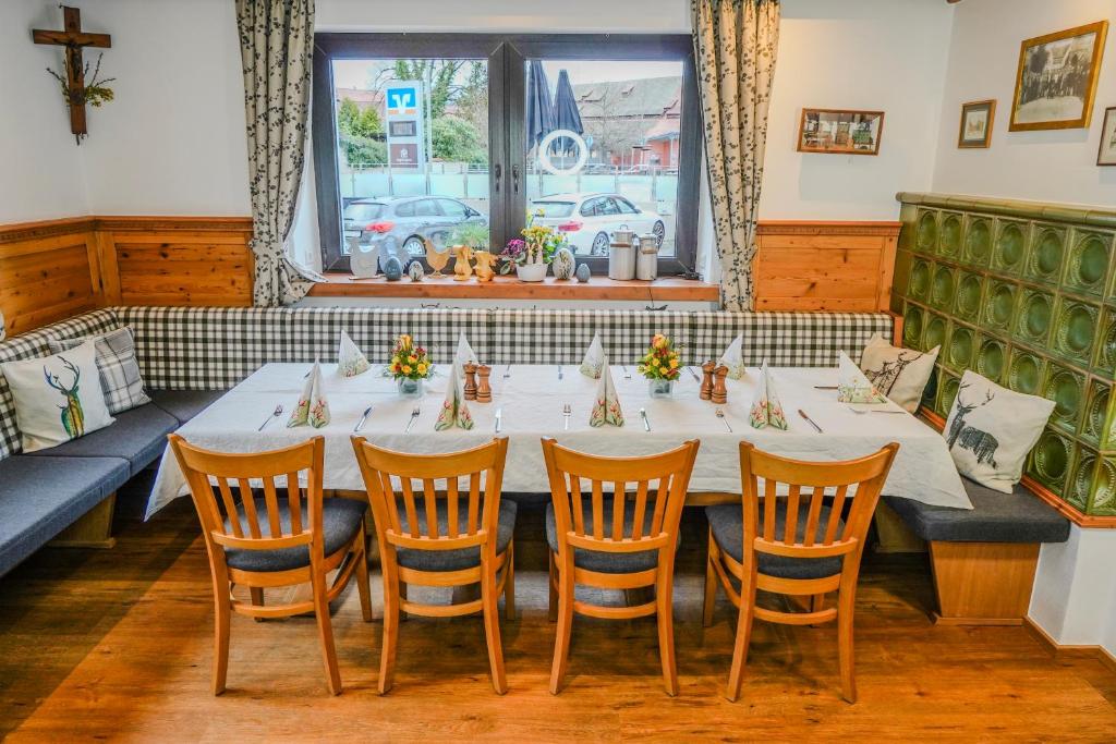 Restaurace v ubytování Gasthof Zur Seku
