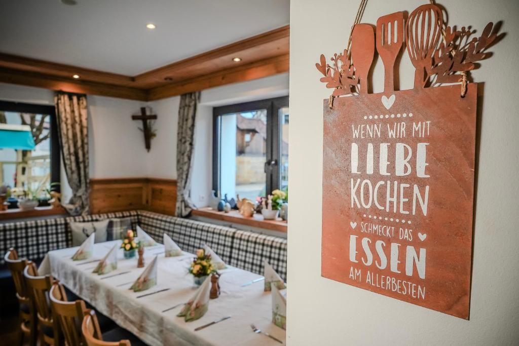 Restaurace v ubytování Gasthof Zur Seku