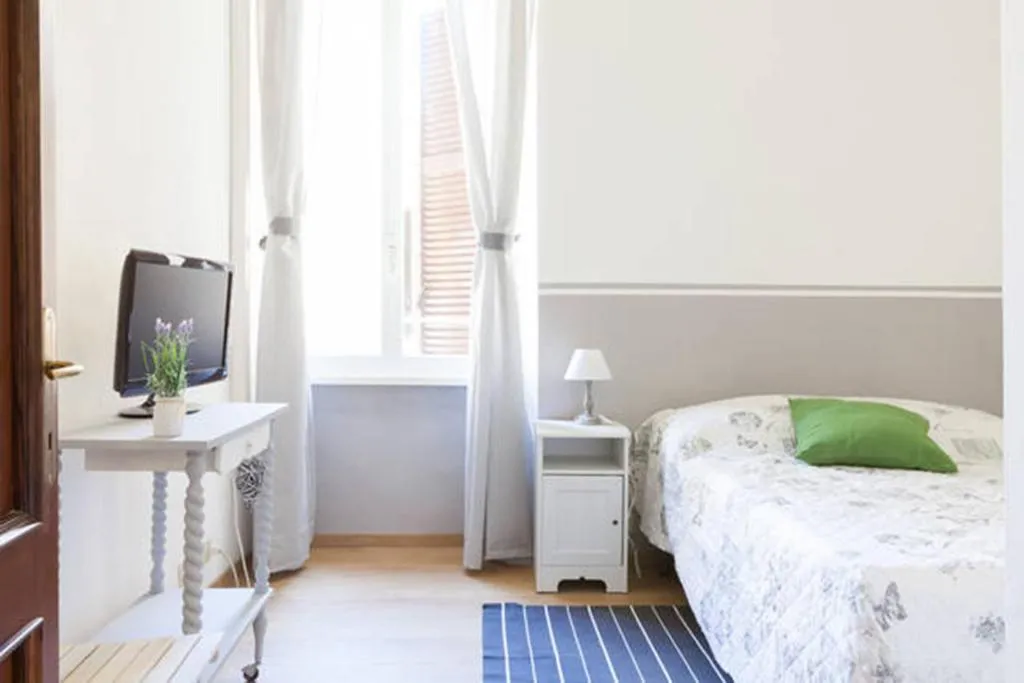 Domus Merulana B&B, Roma, Italia