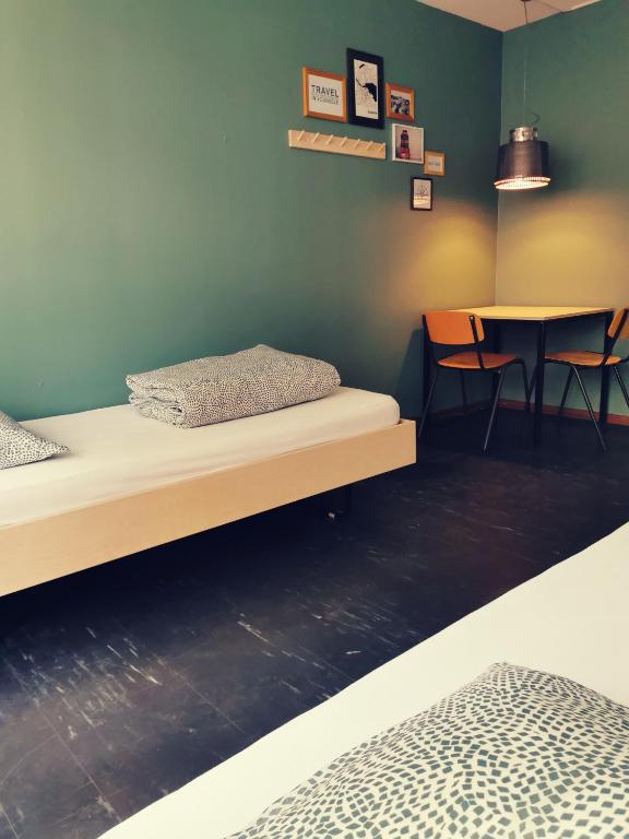 
Budget Twin Room with Shared Bathroom
