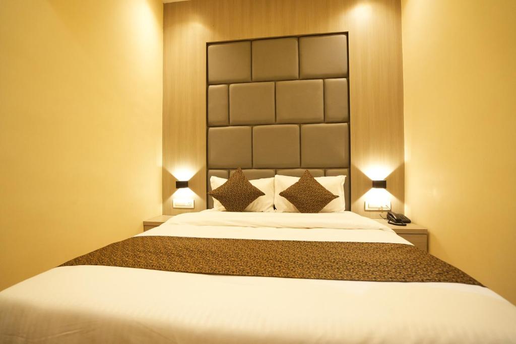 فضای داخلی HOTEL BOSTON در بمبئی - تصویر ۳