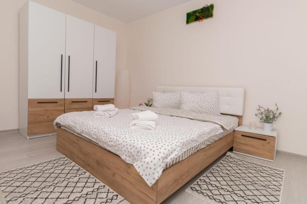 A bed or beds in a room at Casa cu Lavanda