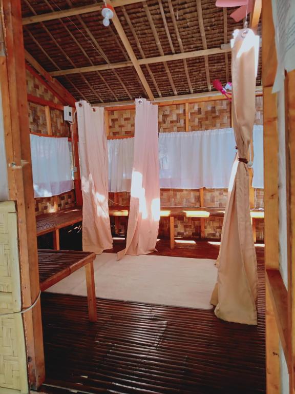 YIN AND YANG UNCROWDED LA UNION fan kubo 5 pax,1 minute to beach, Luna ...