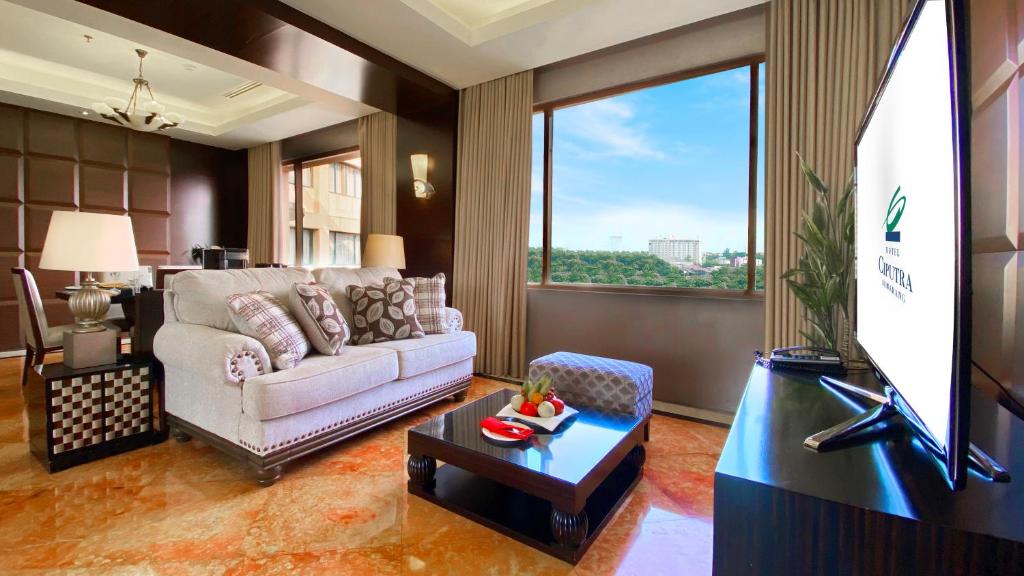 Posezení v ubytování Hotel Ciputra Semarang managed by Swiss-Belhotel International