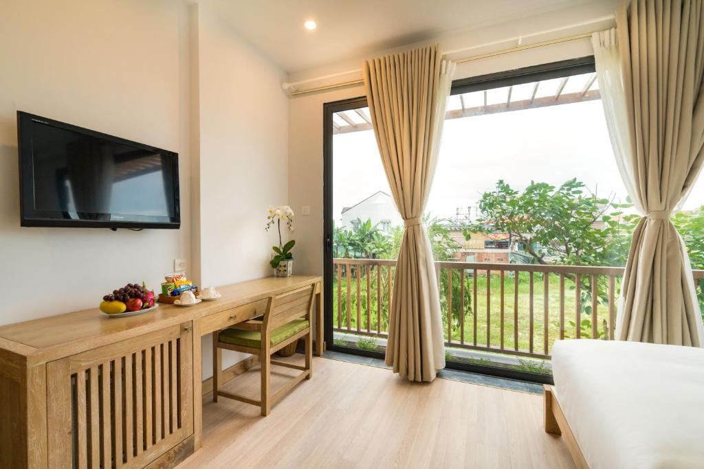 TV a/nebo společenská místnost v ubytování ZEN Boutique Hoi An - Eco-Friendly Villa