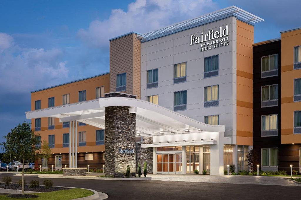 eine Darstellung der Vorderseite eines Hotels in der Unterkunft Fairfield by Marriott Inn & Suites Orlando at Millenia in Orlando
