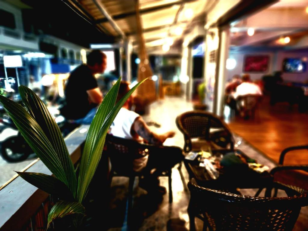 Posezení v ubytování Tiki Tribe Bar & Hostel