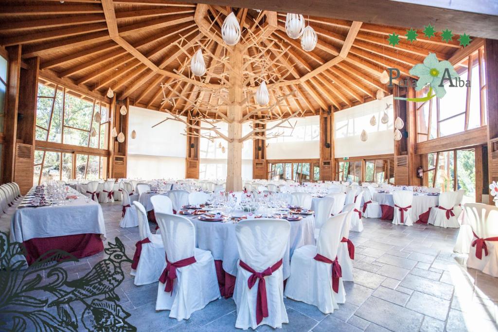 Restaurace v ubytování Hotel Rural Peña Del Alba