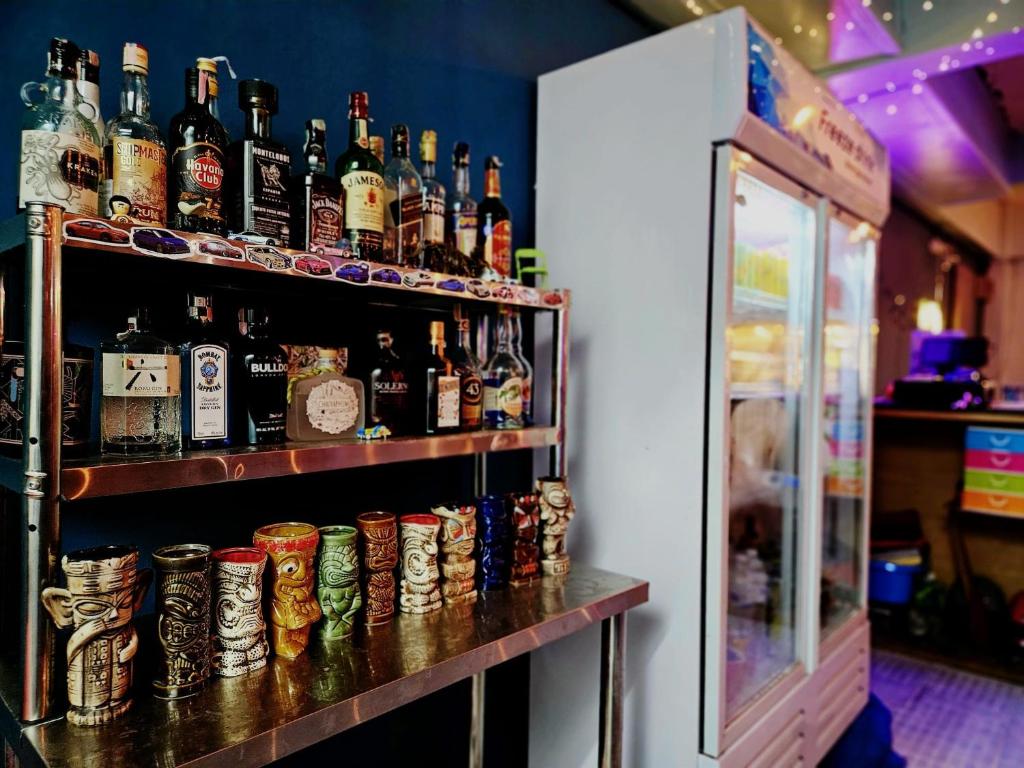 Lounge nebo bar v ubytování Tiki Tribe Bar & Hostel