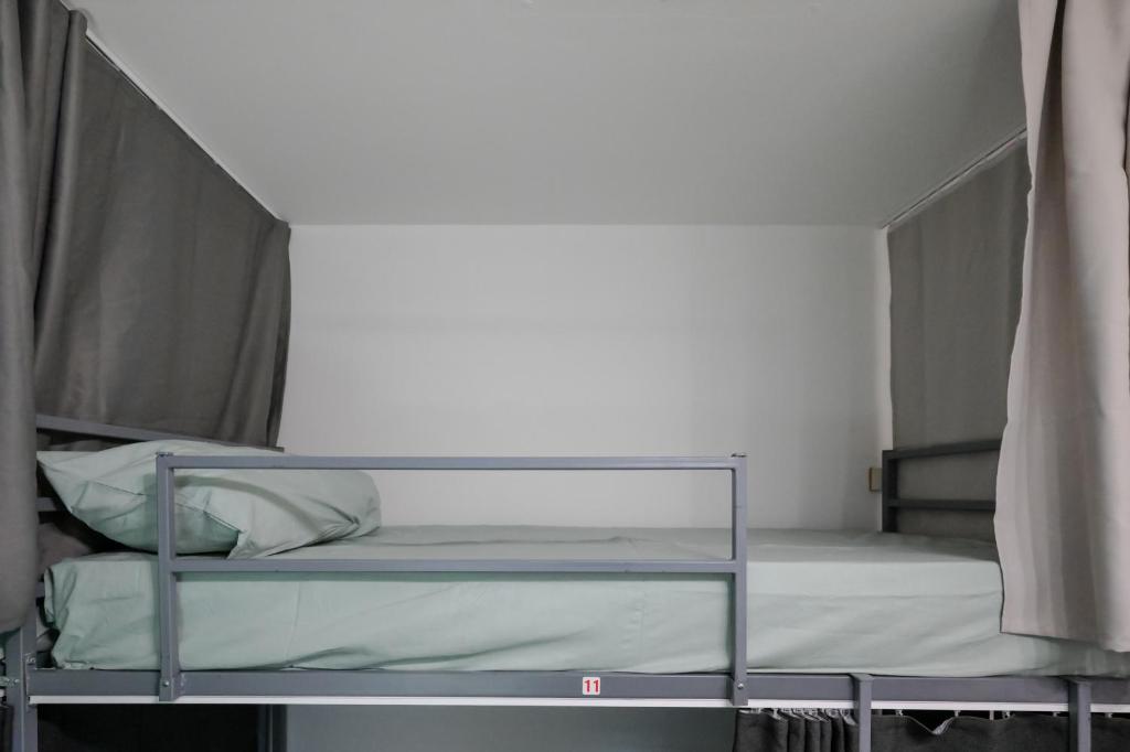 Postel nebo postele na pokoji v ubytování Hostel Best Skopje