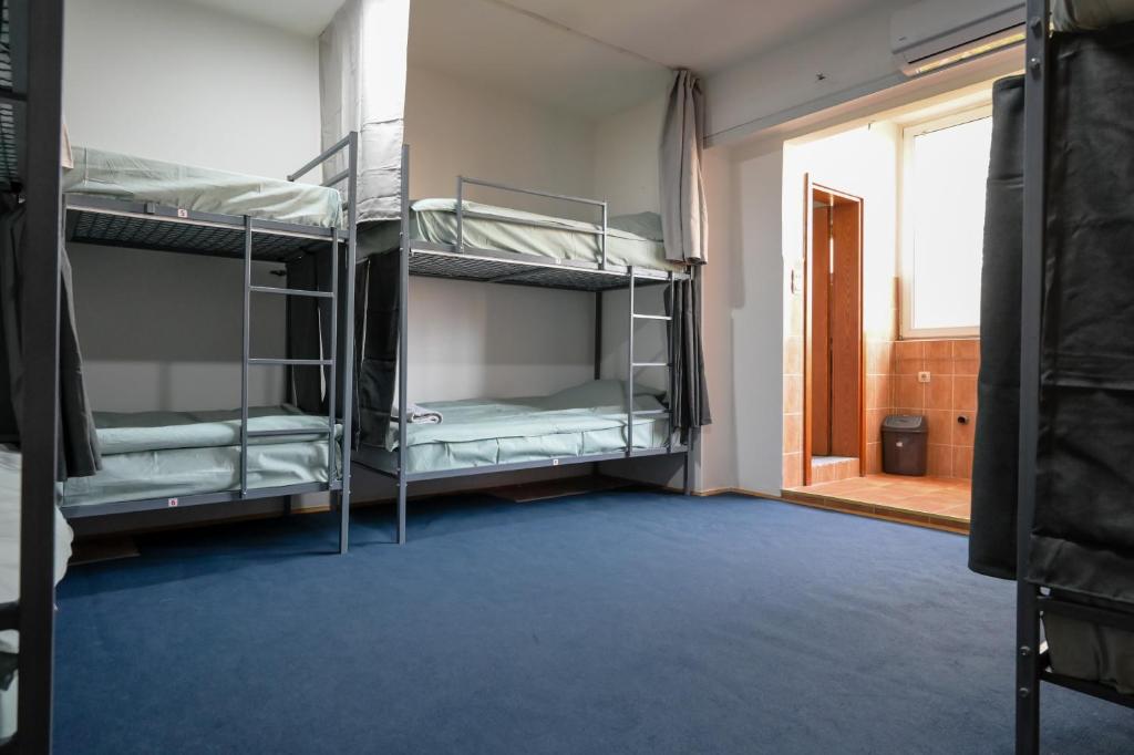 Postel nebo postele na pokoji v ubytování Hostel Best Skopje