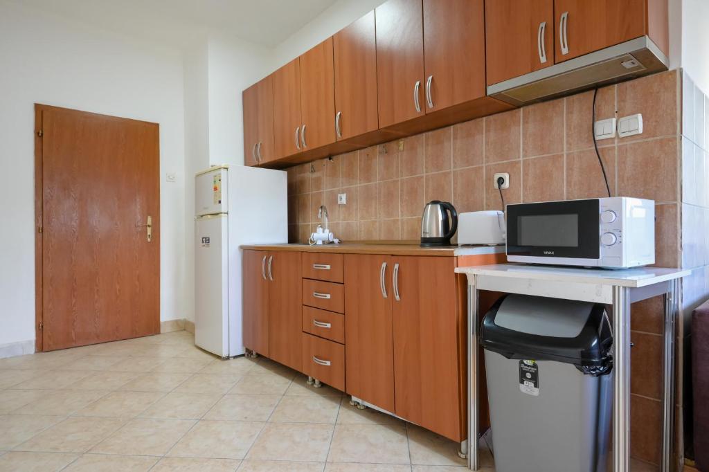 Kuchyň nebo kuchyňský kout v ubytování Hostel Best Skopje