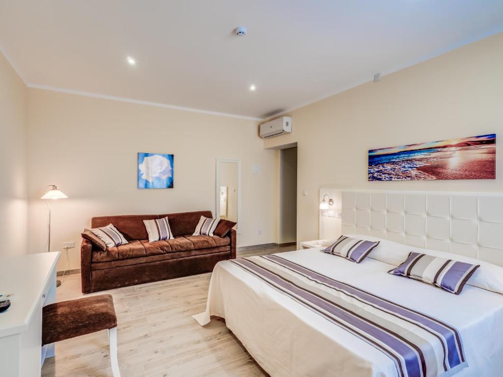 Tano's Boutique Guesthouse - 13