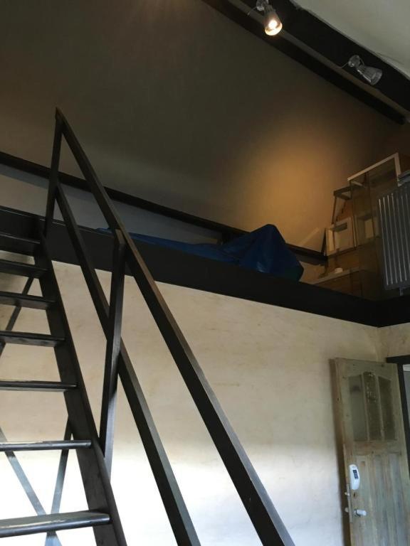 Palanda nebo palandy na pokoji v ubytování B&B De Kaai
