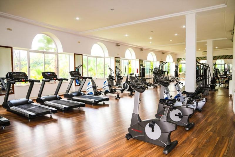 Fitness centrum a/nebo fitness zařízení v ubytování Penthouse cosy avec piscine privée