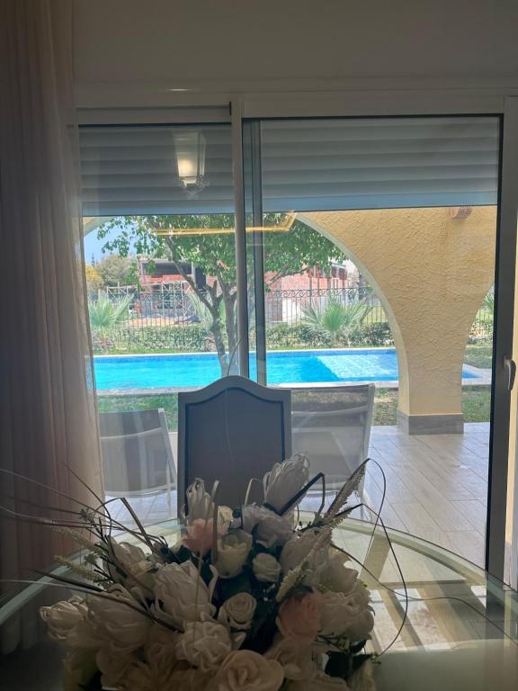 Bazén v ubytování Penthouse cosy avec piscine privée nebo v jeho okolí