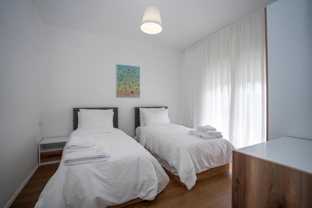Postel nebo postele na pokoji v ubytování Shkodra Harmony Residences