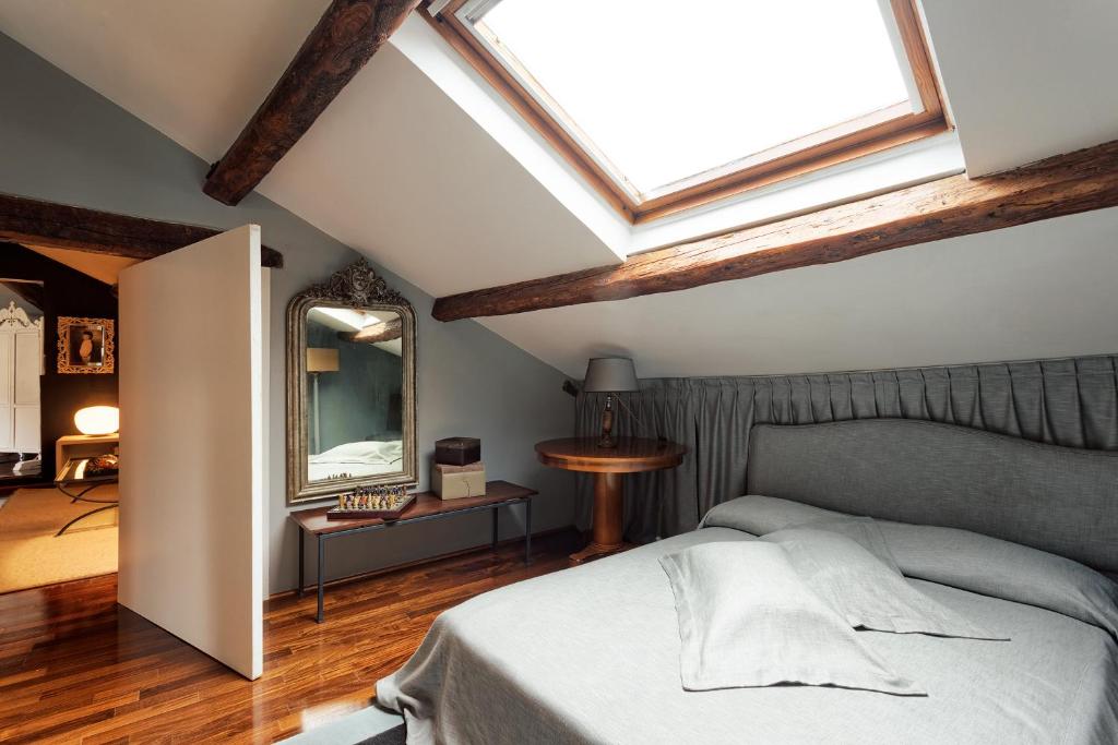 A bed or beds in a room at Charming House Iqs