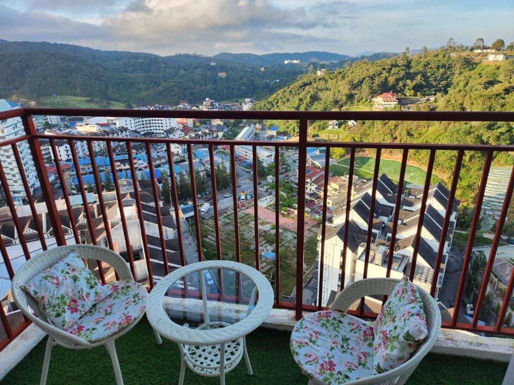 a balcony with chairs and a view of a city at The Garden Emerald Avenue Cameron Highlands 6Pax 910 Wifi in Brinchang