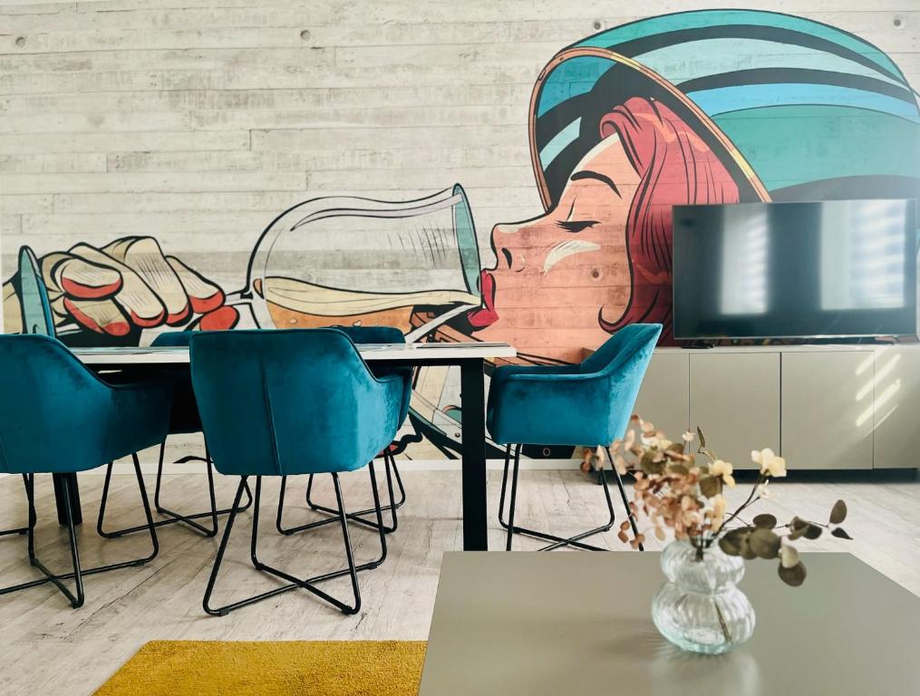 a room with a table with chairs and a mural at HarzFokus - Beautynest - #Netflix#Wlan#Sauna#Zentrum in Wernigerode