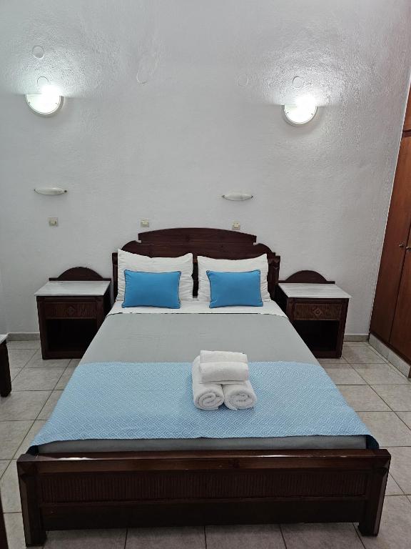 Ein Bett oder Betten in einem Zimmer der Unterkunft Hotel Leta