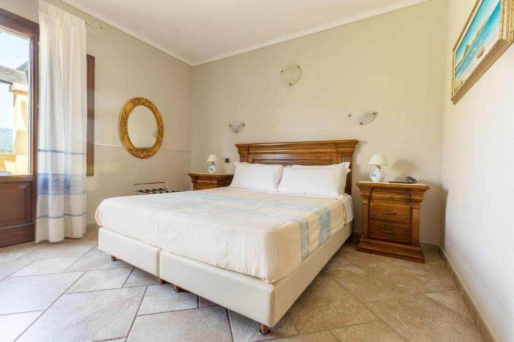 Postel nebo postele na pokoji v ubytování Hotel Sa Suergia