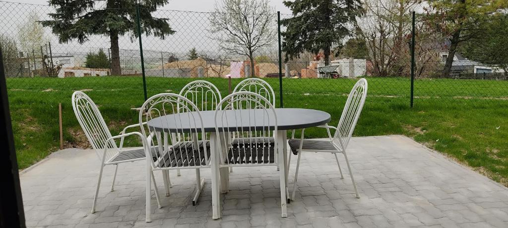 a table and four chairs sitting next to a park at Studio Sonnenhang Würnitz in Würnitz