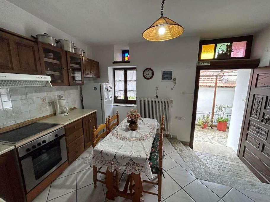 Kuchyň nebo kuchyňský kout v ubytování Little Graceland