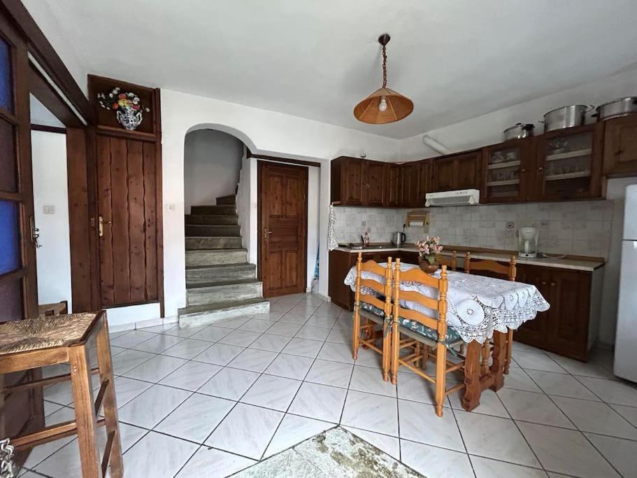 Kuchyň nebo kuchyňský kout v ubytování Little Graceland