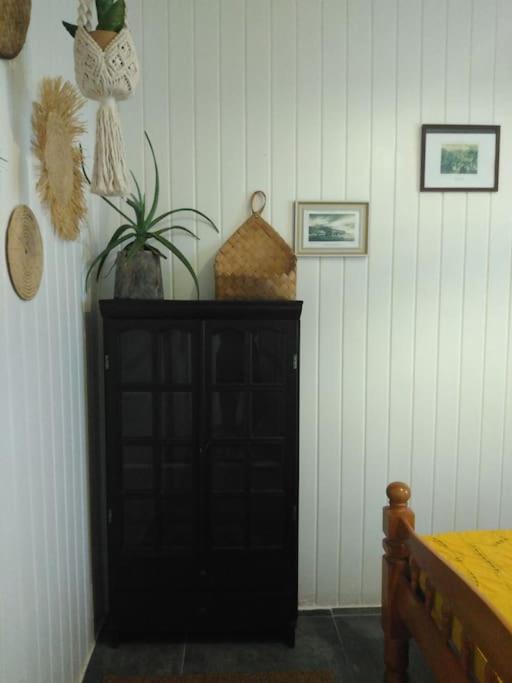 Fotografie z fotogalerie ubytování La petite case jaune , jaccuzi pierre à 3 min à pied du bassin Manapany, vue mer v destinaci Saint-Joseph