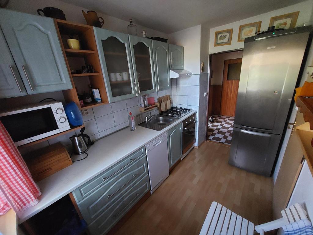 Kuchyň nebo kuchyňský kout v ubytování Chata na Poskle u lesa s výhledem