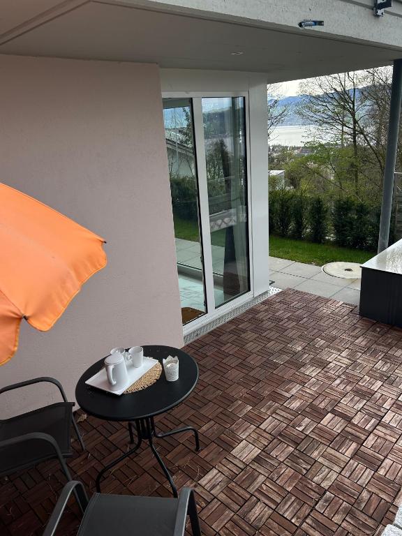 Posezení v ubytování Modern Studio with Lake View near Zurich