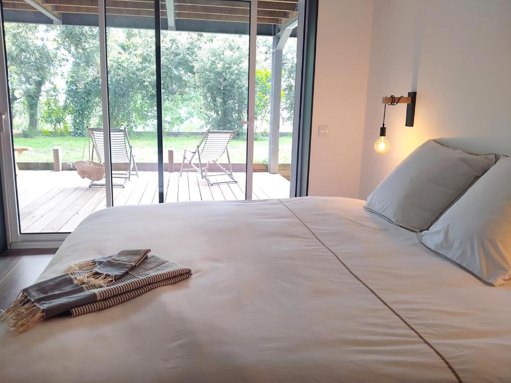Postel nebo postele na pokoji v ubytování Mimis House