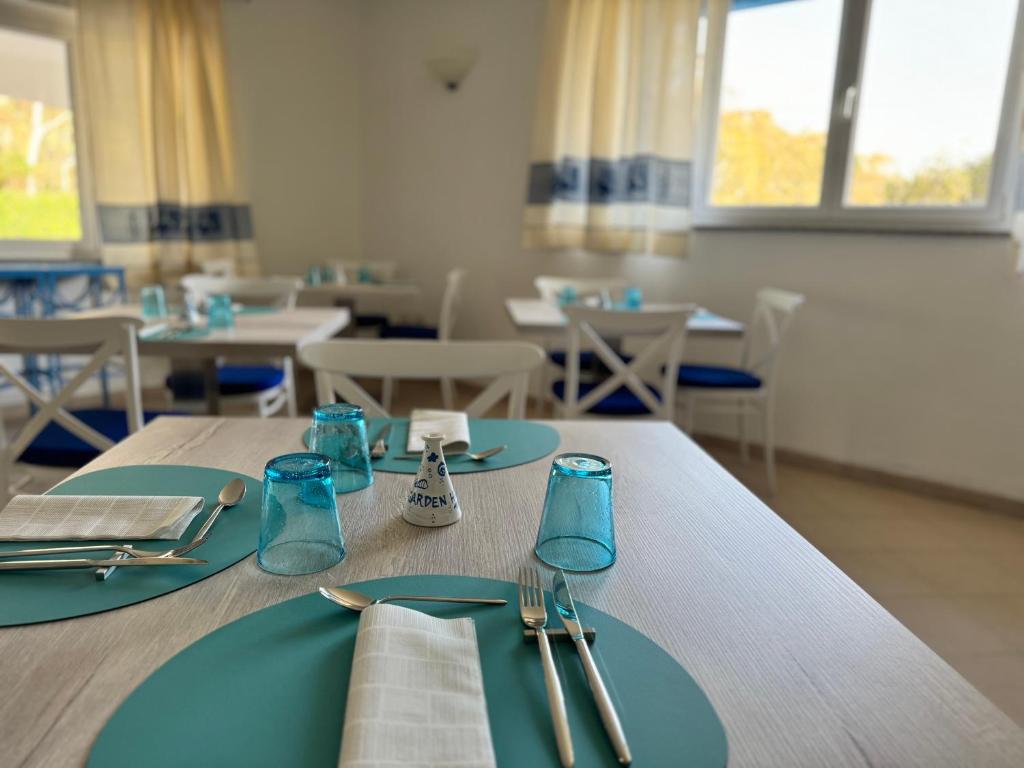 Een restaurant of ander eetgelegenheid bij Garden Hotel Alghero