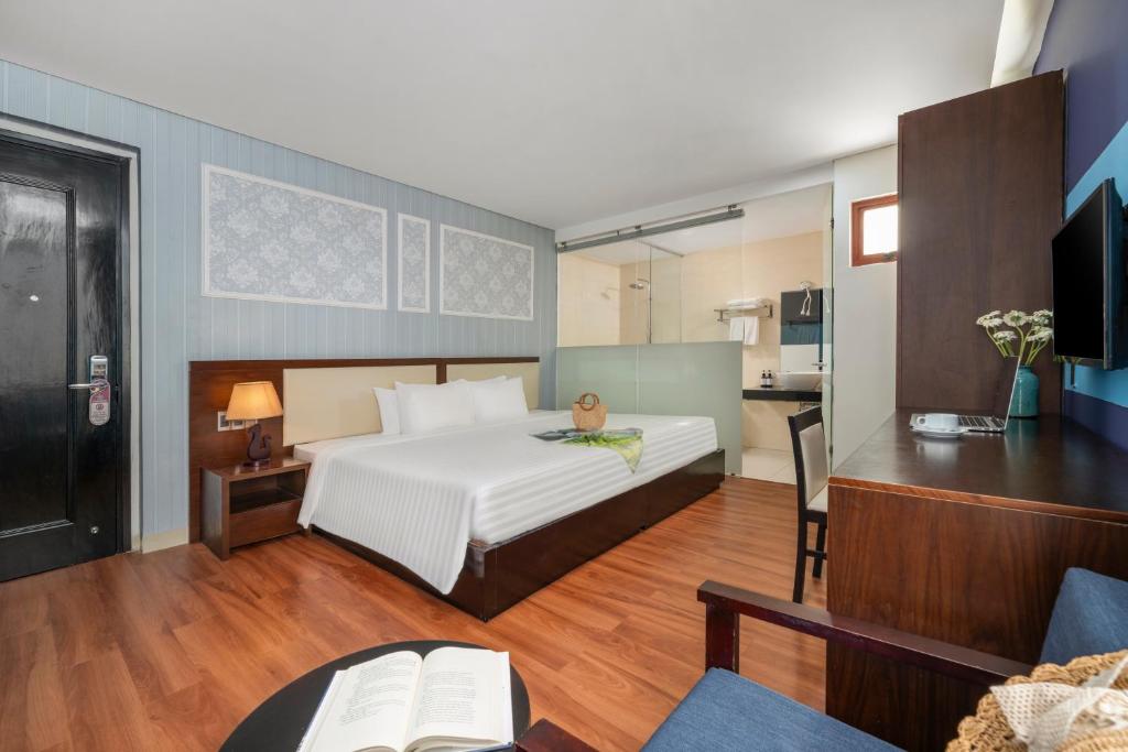Postel nebo postele na pokoji v ubytování Bantique Hotel